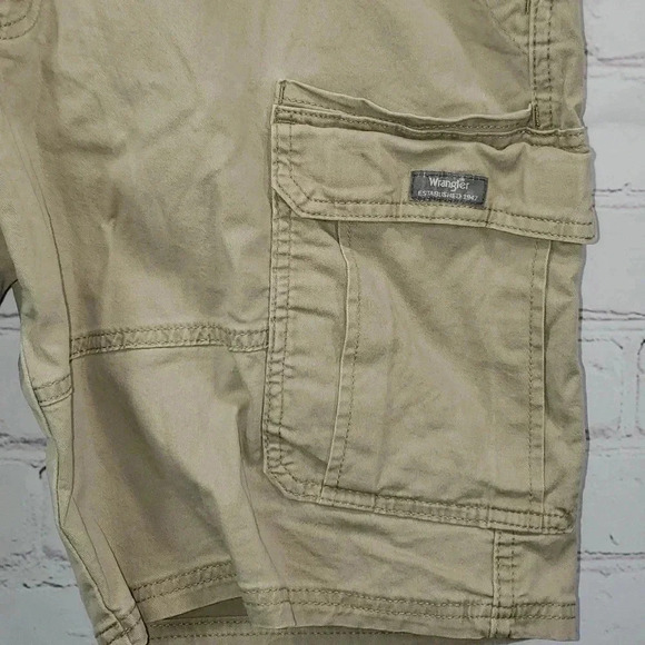 Wrangler Cargo Utility Khaki Men's Shorts Size 38 - Picture 5 of 16